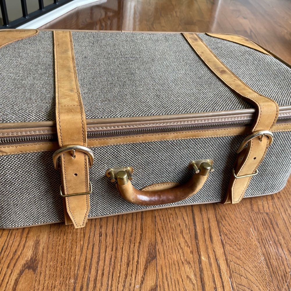 Gorgeous tweed vintage suitcase.